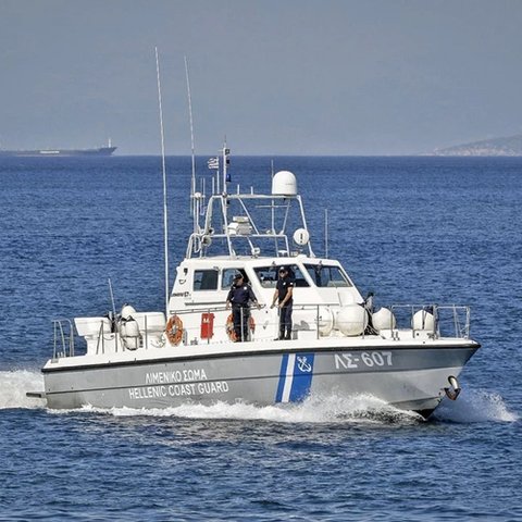 Σύγκρουση δύο εμπορικών πλοίων στην Κεφαλονιά, στις φλόγες το ένα