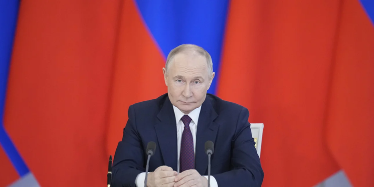 putin-me-fonto-rossikes-simaies.jpg