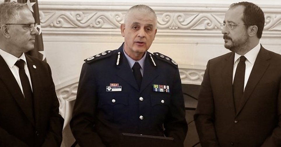 Επιπολαιότητες, (επιλεκτικές) διαρροές και ανεξήγητοι χειρισμοί συντηρούν την Αστυνομία ως αγκάθι