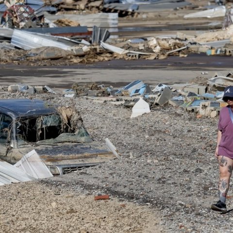 Τουλάχιστον 200 νεκροί και εκατοντάδες αγνοούμενοι από τον τυφώνα Ελέν στις ΗΠΑ