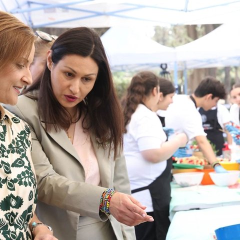Στο περιβόλι του Προεδρικού μαθητές, ετοίμασαν υγιεινό πρόγευμα