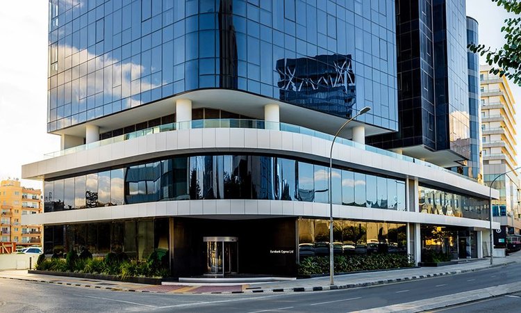 b_eurobank_-spyrou_kyprianou_04b