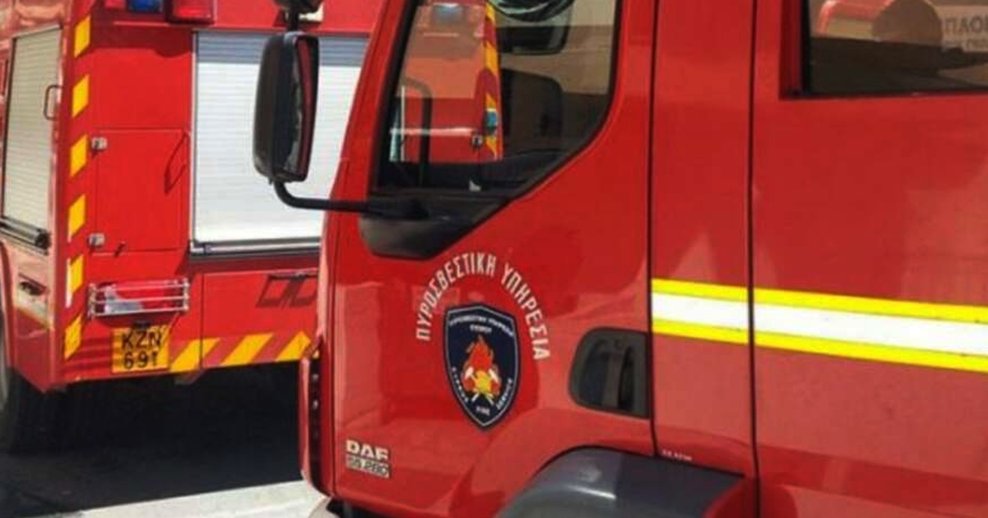Εν κινήσει μοτοσικλέτα τυλίχθηκε στις φλόγες στη Λεμεσό-Επεκτάθηκε σε ξηρά χόρτα η φωτιά