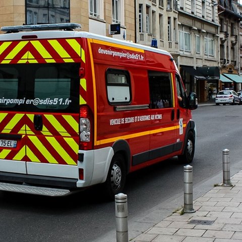 Ένας άνδρας τραυματίστηκε σοβαρά στην Κρουαζέτ από την πτώση ενός φοίνικα