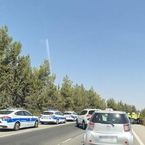 Ανατροπή οχήματος στον αυτοκινητόδρομο-Στο νοσοκομείο δύο πρόσωπα (pics)