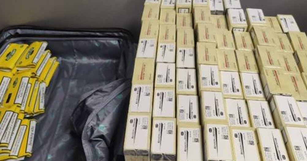Επιχείρησαν να ταξιδέψουν για το Ην. Βασίλειο με φορτωμένες τσάντες με καπνικά και κατέληξαν στο κελί