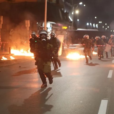 Επεισόδια στη Θεσσαλονίκη κατά την πορεία για το Πολυτεχνείο-Έπεσαν μολότοφ στο κέντρο