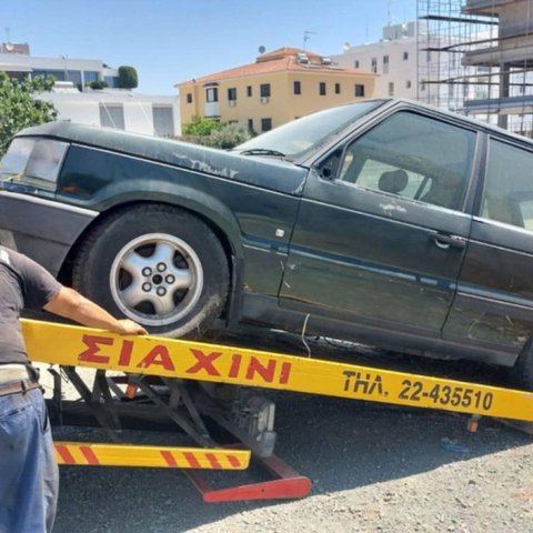 Συνεχίζει την εκστρατεία απομάκρυνσης εγκαταλελειμμένων οχημάτων ο Δήμος Λατσιών-Γερίου