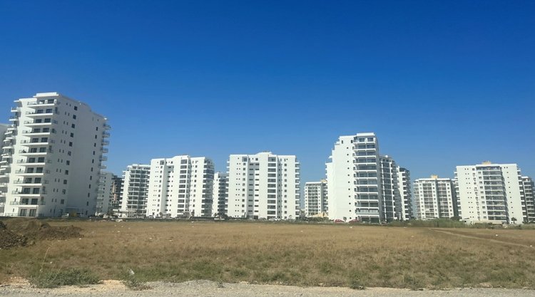 feature-tom-main-The-plains-of-Trikimo-are-coated-with-high-rises-but-the-infrastructure-is-not-in-place-to-support-them