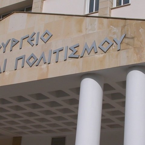 Απαντά σε Αννίτα η ΥΠΑΝ-«Το κόμμα που κυβέρνησε δέκα χρόνια υποδεικνύει τρόπους χειρισμού της παιδείας»