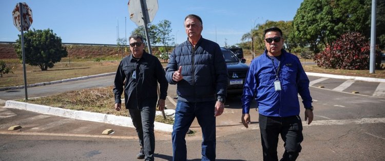2025-07-18T133812Z_1908761984_RC21PFA1YRBG_RTRMADP_5_BRAZIL-BOLSONARO-1200x800