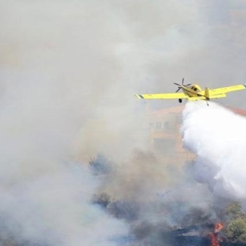 Φωτιά στο Ακρωτήρι-Επιχείρησαν εναέρια μέσα