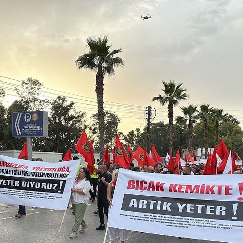 Πορεία διαμαρτυρίας κατά της οικονομικής κρίσης και της διαφθοράς στα κατεχόμενα