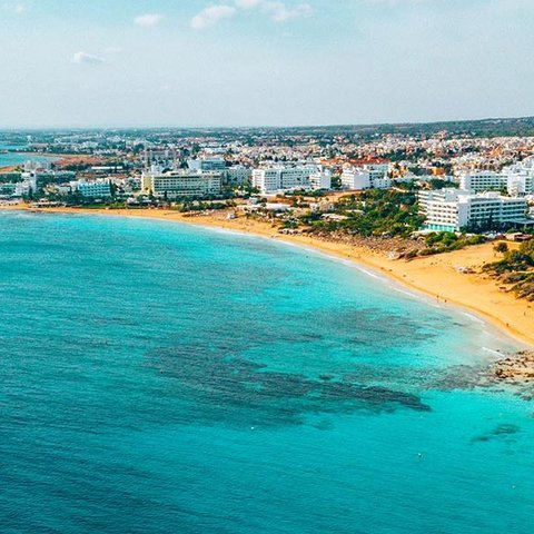 Αύξηση 5,5% στις αφίξεις τουριστών τον Ιούνιο, μειώθηκαν τα ταξίδια των Κυπρίων στο εξωτερικό