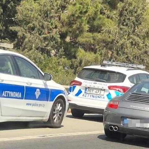 Διαρροή καυσίμων στον αυτοκινητόδρομο μετά την ανατροπή οχήματος-Κυκλοφοριακό κομφούζιο (pics)