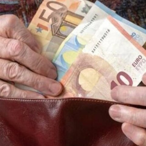 Μόλις 6,5% του διαθέσιμου εισοδήματος αποταμίευσαν το 2022 οι Κύπριοι