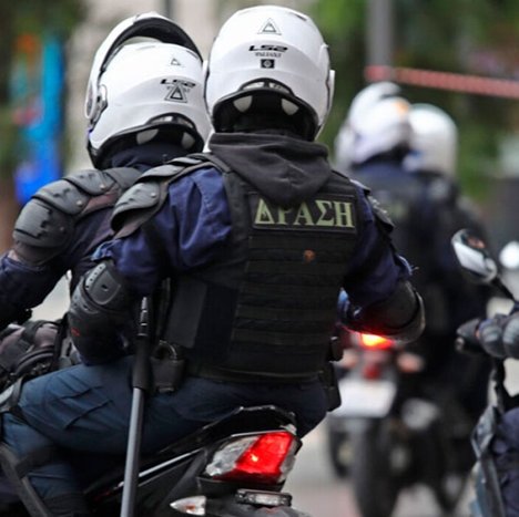 Άγριος ξυλοδαρμός 61χρονου από παρέα νεαρών στη Λάρισσα-Τον χτυπούσαν με ξύλο και γροθιές