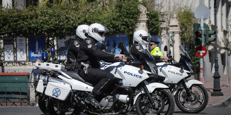 astynomikoi-dias-motosikletes-treis.jpg
