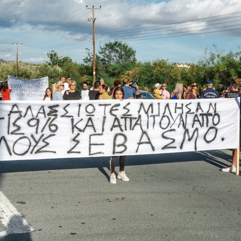 Διαμαρτυρήθηκαν οι κάτοικοι Άλασσας για την ακύρωση εκλογής του κοινοτάρχη (Pics)