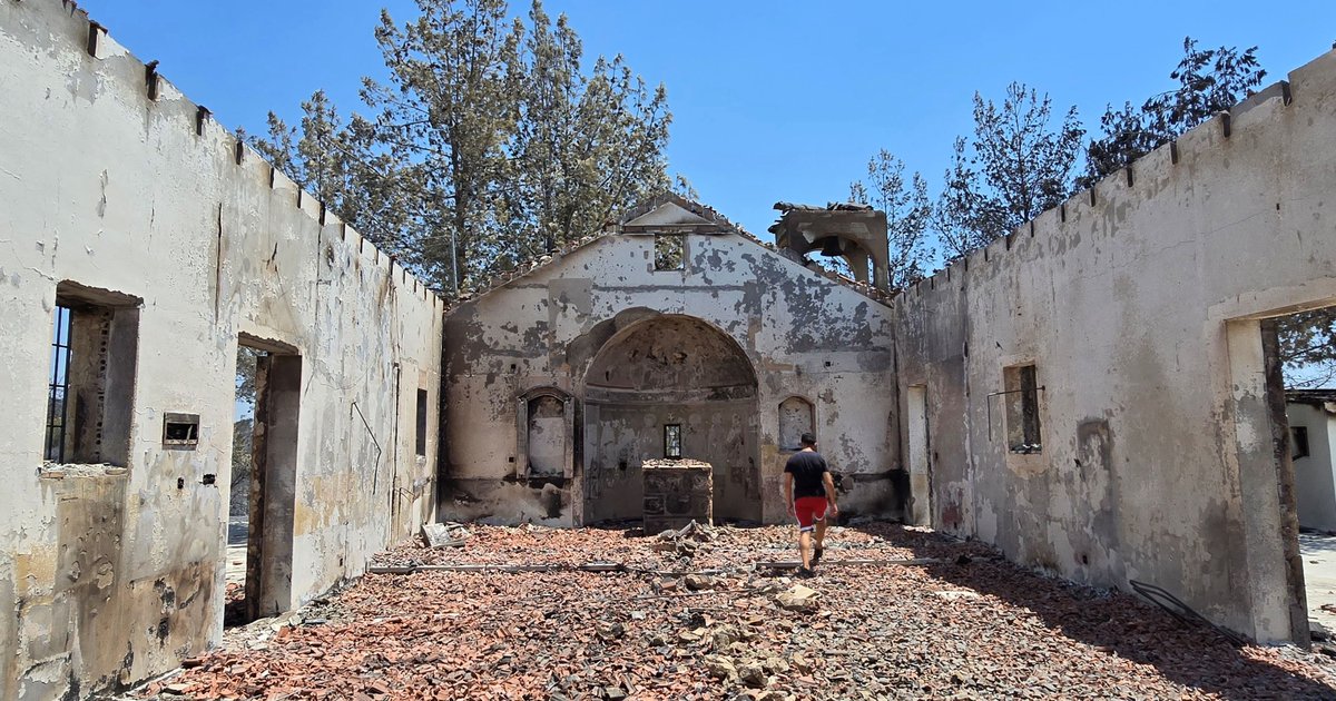 Δύο εκκλησάκια υπέστησαν ζημιές-Πρόθεση Μητροπολίτη Λεμεσού για παροχή φαγητού στους πυρόπληκτους (pics) Δύο εκκλησάκια υπέστησαν ζημιές-Πρόθεση Μητροπολίτη Λεμεσού για παροχή φαγητού στους πυρόπληκτους (pics)