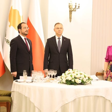 Ο ΠτΔ παρακάθησε στο επίσημο δείπνο που παρέθεσε προς τιμήν του ο Πρόεδρος της Πολωνίας