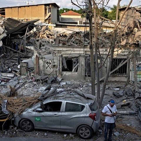 LIVE: Μπαράζ ρουκετών με στόχο το Τελ Αβίβ-Ήχησαν σειρήνες για τρίτη φορά σε δύο ώρες