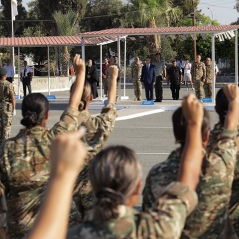 Έτοιμη η ΕΦ για τη στράτευση γυναικών-Ενημέρωσε τη Βουλή για τις λεπτομέρειες ο Πάλμας