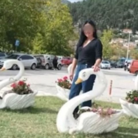 Βουβός πόνος στην κηδεία της 51χρονης που δολοφονήθηκε από τον κουμπάρο της στην Ελλάδα
