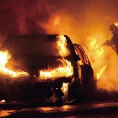 Ενδείξεις για εμπρησμό πίσω από τη φωτιά σε οχήματα στη Λευκωσία