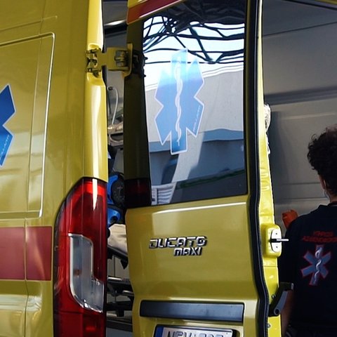 Τροχαίο ατύχημα στον αυτοκινητόδρομο-Στο σημείο ασθενοφόρο