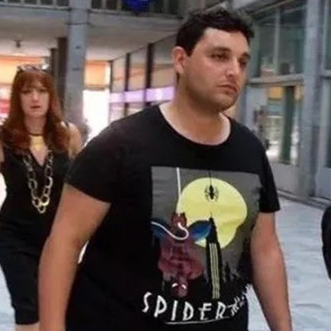 Σκότωσε την κοπέλα του με 57 μαχαιριές και τώρα αποφυλακίζεται επειδή είναι παχύσαρκος Σκότωσε την κοπέλα του με 57 μαχαιριές και τώρα αποφυλακίζεται επειδή είναι παχύσαρκος
