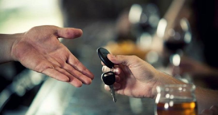 Έπιασε τιμόνι μεθυσμένη και προκάλεσε τροχαίο 45χρονη στη Λακατάμια-Της πέρασε χειροπέδες η Αστυνομία