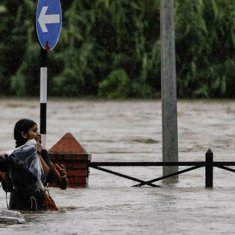 Πάνω από 100 νεκροί και 60 αγνοούμενοι από κατολισθήσεις και πλημμύρες στο Νεπάλ