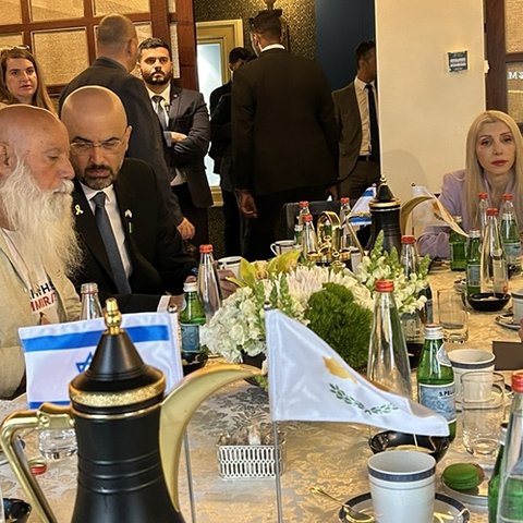 «Περάσαμε παρόμοια εμπειρία»-Συναντήθηκε με τις οικογένειες ομήρων στο Ισραήλ ο Πρόεδρος Χριστοδουλίδης