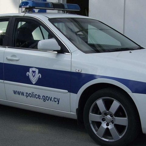 Οδηγός ετών 13,5 έκοβε βόλτες με όχημα χωρίς πινακίδες-Συνοδηγός η αδερφή του με βρέφος στην αγκαλιά της