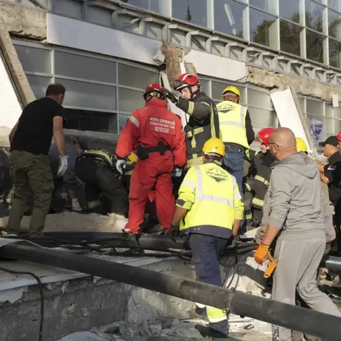 Ξεκίνησαν έρευνα οι Αρχές στη Σερβία για την τραγωδία σε σιδηροδρομικό σταθμό με 14 νεκρούς