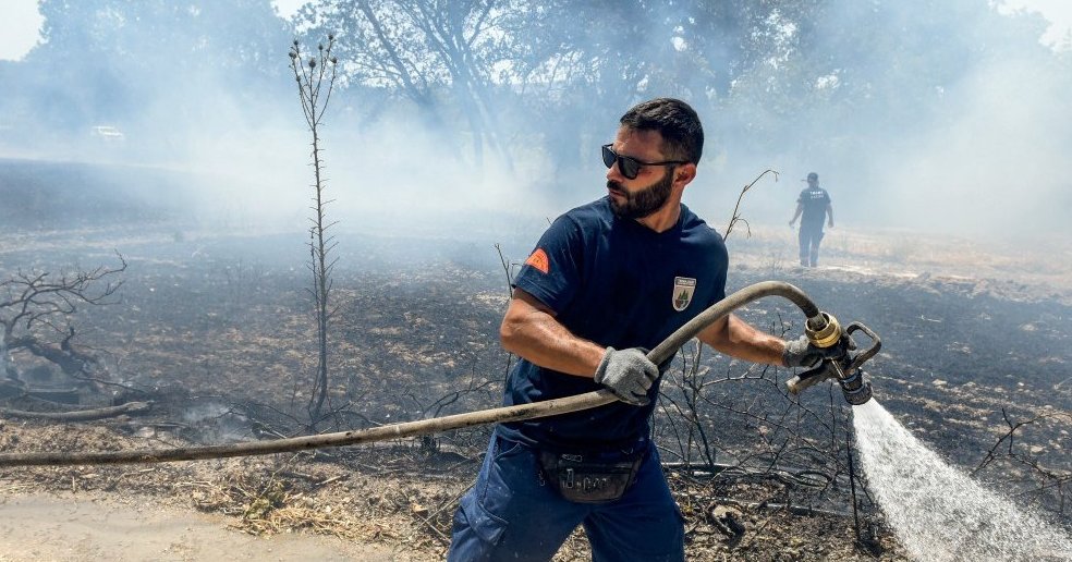 Καταγγελίες για Δήμους που χρησιμοποιούν διπλοκάμπινα με πυροσβεστικό υλικό για άλλες εργασίες