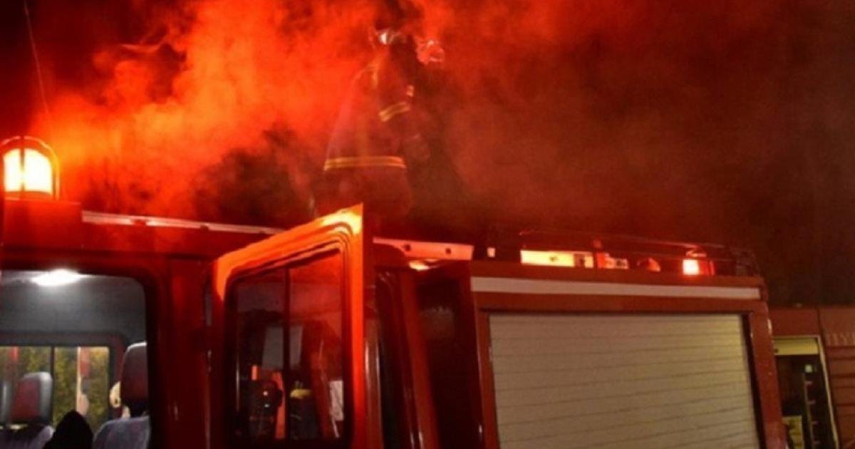 Έβαλαν φωτιά σε σχολικό εξοπλισμό σε αυλή Γυμνασίου