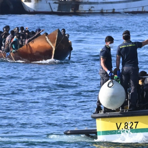 Μέσα μια ημέρα έφτασαν στην Λαμπεντούζα της Ιταλίας 670 μετανάστες