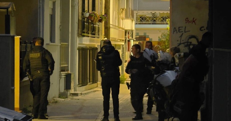Σκότωσε τη μητέρα του και προσπάθησε να κρύψει το πτώμα με τη βοήθεια του ξαδέλφου του ο 21χρονος