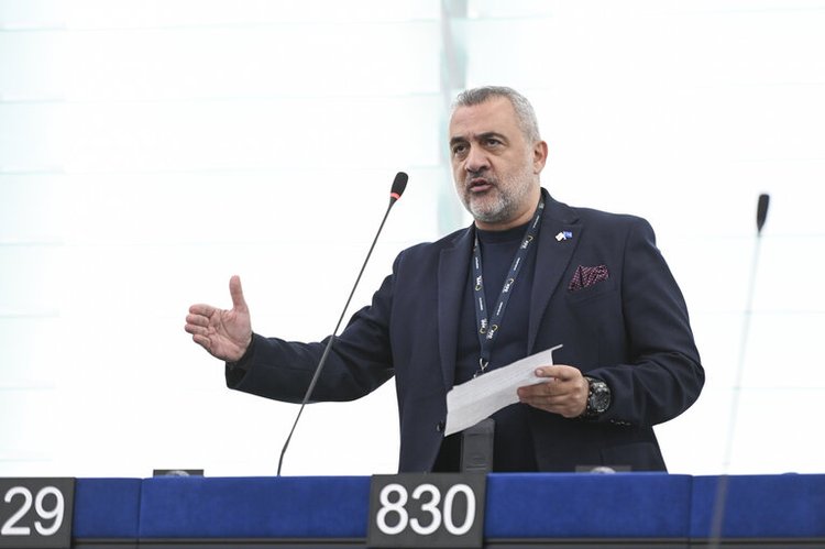 Λουκας Φουρλας