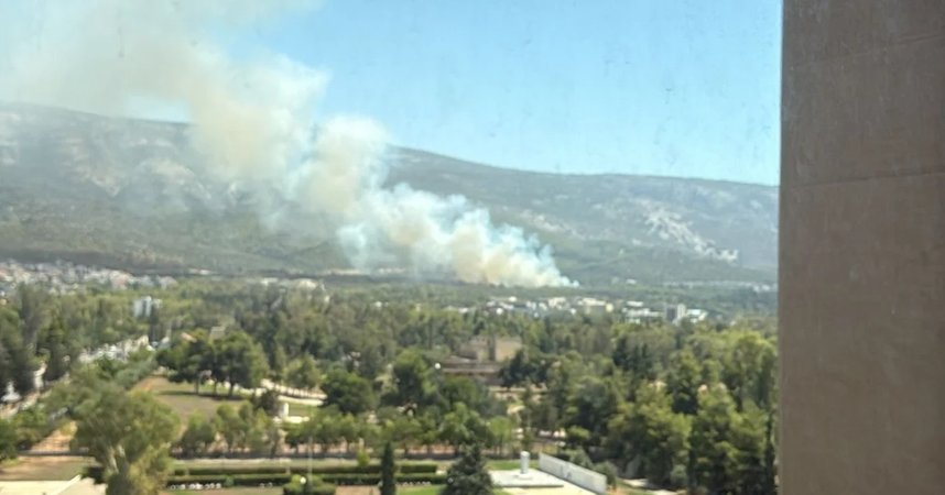Πυρκαγιά κοντά στην Πολυτεχνειούπολη στην Ελλάδα-Εστάλη προειδοποίηση από το 112 (pics)