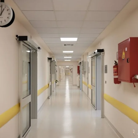 Δεκαοκτάχρονη κατέρρευσε σε γυμναστήριο στη Λάρισα-Υπέστη δύο ανακοπές, χειρουργήθηκε στο κεφάλι