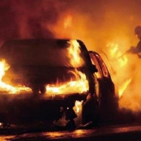 Στις φλόγες όχημα 33χρονης έξω από κατοικία στη Λάρνακα