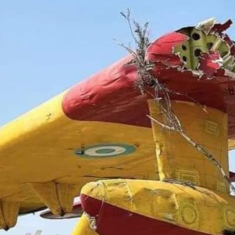 Μικρή η ζημία στο φτερό του Canadair που χτύπησε σε δέντρο κατά την κατάσβεση της φωτιάς στη Ναυπακτία