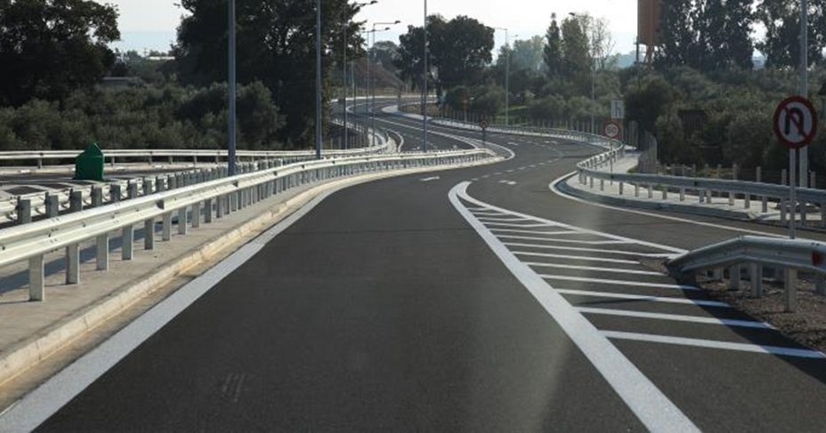 Καραμπόλα τεσσάρων οχημάτων στον αυτοκινητόδρομο