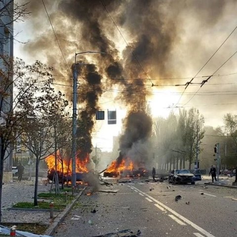 ΒΙΝΤΕΟ: Ήχησαν σειρήνες για ρωσική αεροπορική επιδρομή στο Κίεβο-Νέες εκρήξεις