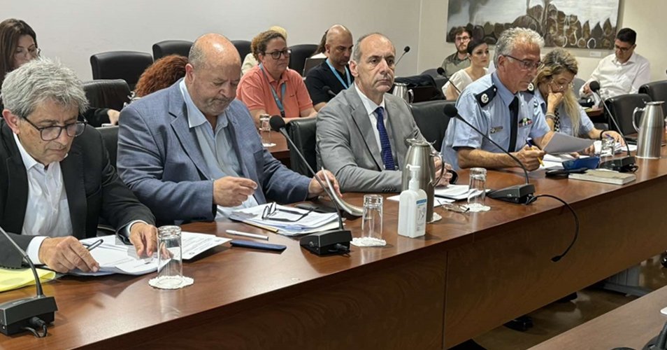Πυρά σε Χαρτσιώτη και Αστυνομία για επιθέσεις σε ντελιβεράδες, έδειξαν… φατρία Ινδών-«Ανικανότητα του κράτους» Πυρά σε Χαρτσιώτη και Αστυνομία για επιθέσεις σε ντελιβεράδες, έδειξαν… φατρία Ινδών-«Ανικανότητα του κράτους»