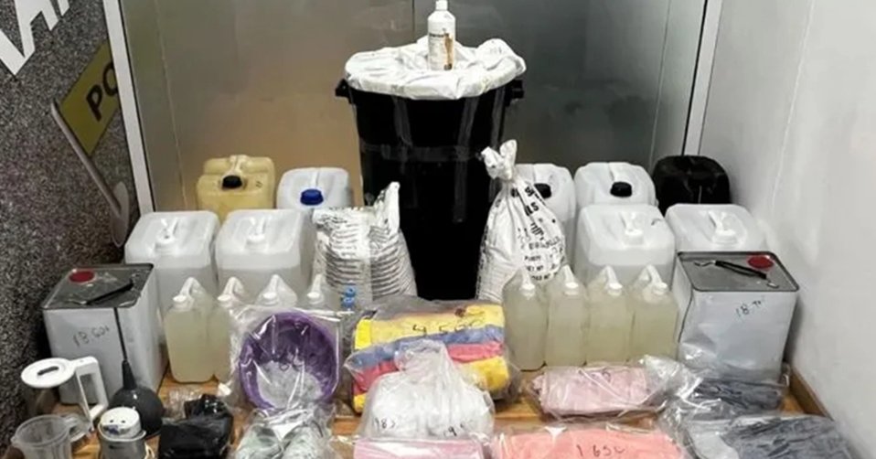 Συνελήφθη Κύπριος που εμπλέκεται σε εγκληματική οργάνωση στο Μενίδι-Διακινούσαν ρούχα εμποτισμένα με κοκαΐνη