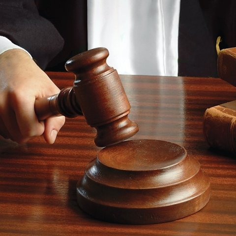 Χρηματικές ποινές 600 ευρώ στη 44χρονη που εξύβρισε αστυνομικούς στο Ομόνοια-ΑΠΟΕΛ